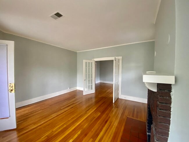 Building Photo - 2307 Evelyn Ave