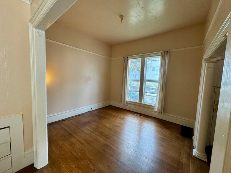 Living Room - 1231 E 19th St