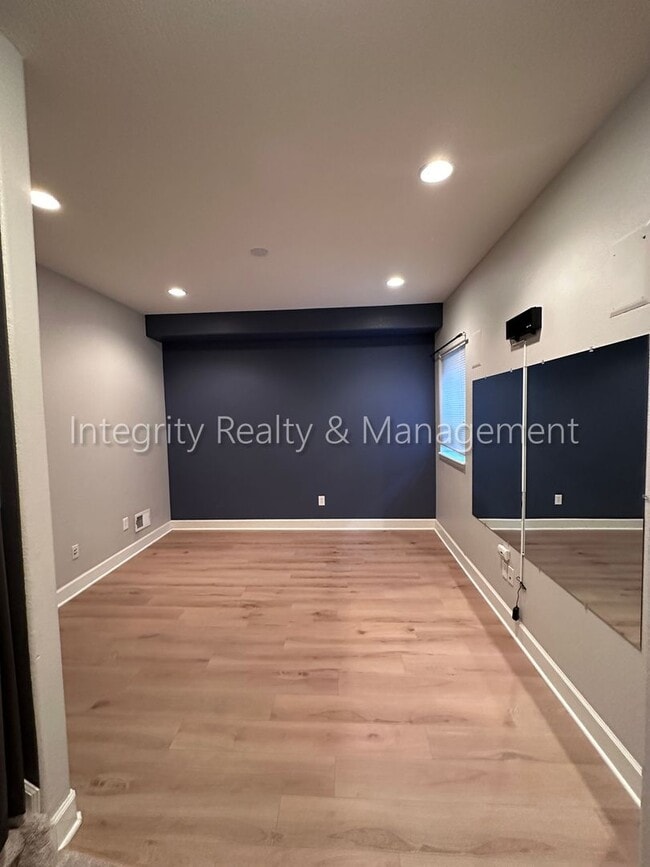 Building Photo - 5 Bed/4 Bath, 2,553 Sqft -1259 N Washingto...