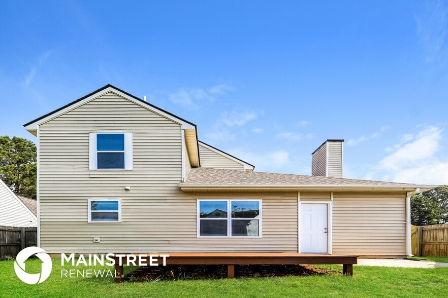 Building Photo - 7925 Woodlake Dr