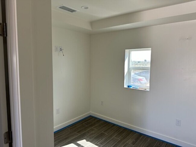 Building Photo - 12757 E Ave W
