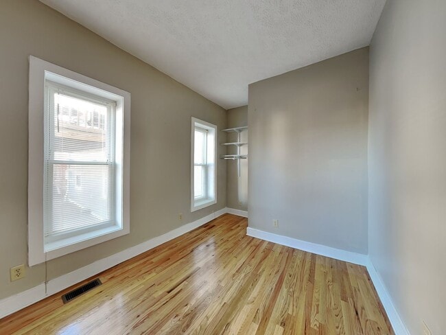 Building Photo - 1394 Indianola Ave