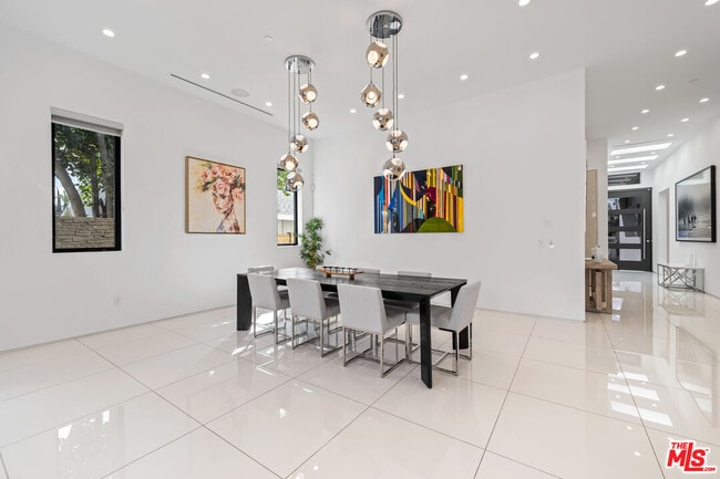 Building Photo - 4458 Mammoth Ave