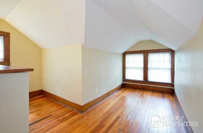 Building Photo - 187 E Northwood Ave