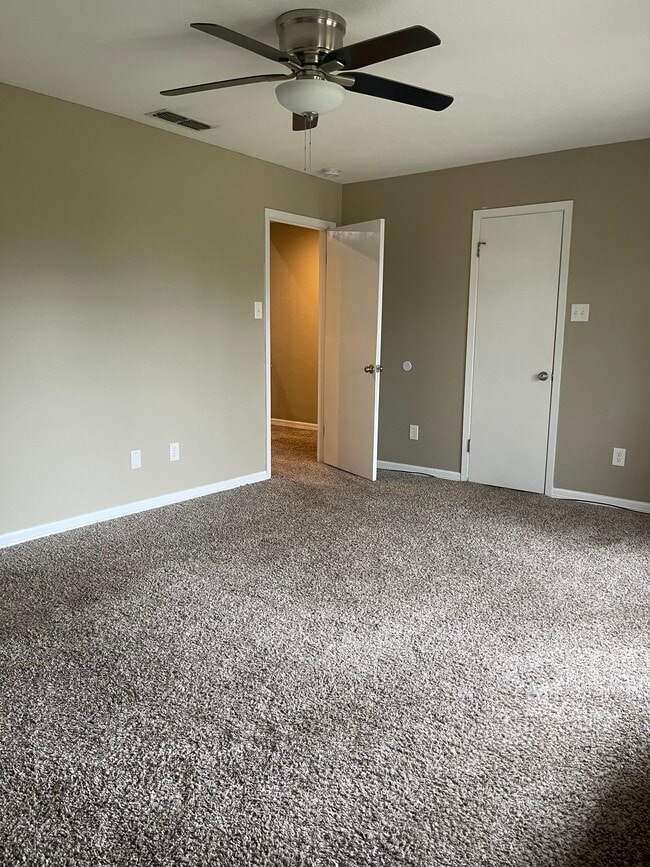 Building Photo - 5181 Middlecoff Cir