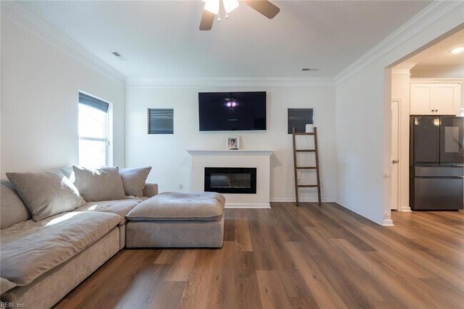 Building Photo - 1536 Beekman St