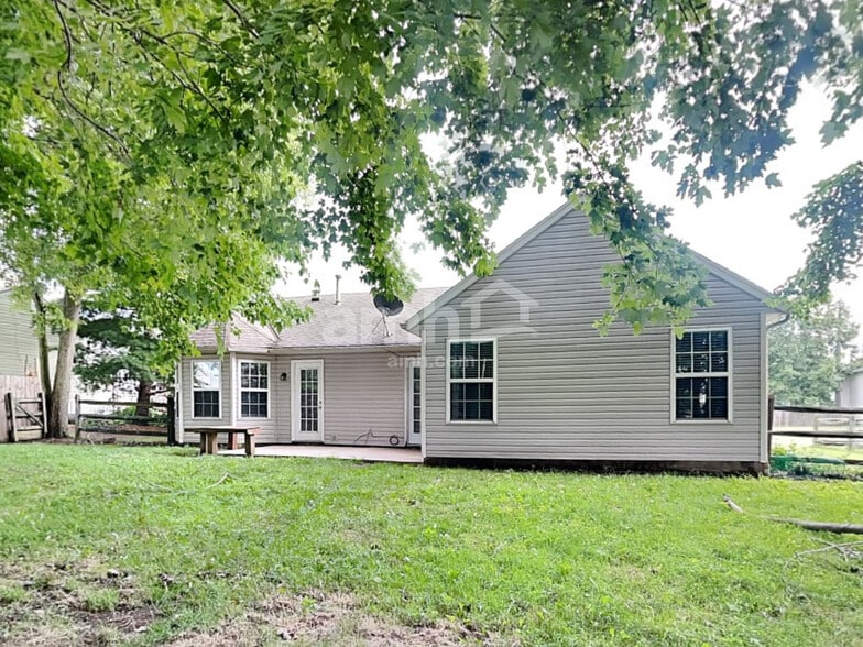 Building Photo - 682 Whippoorwill Dr