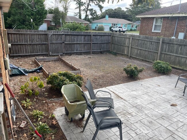 Fire pit and garden area - 2237 Ebb Tide Rd