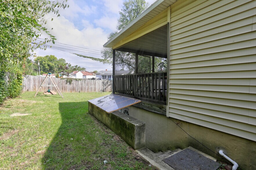 Covered Entrance - 508 Wellham Ave