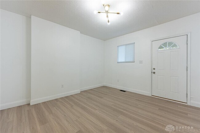 Building Photo - 321 Deeds Ave