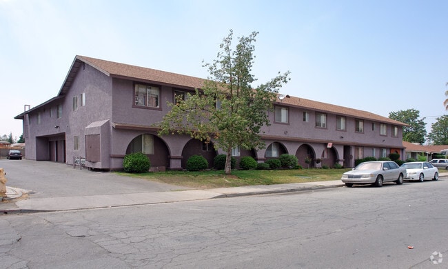 Primary Photo - 640 S Jordan Ave Ave