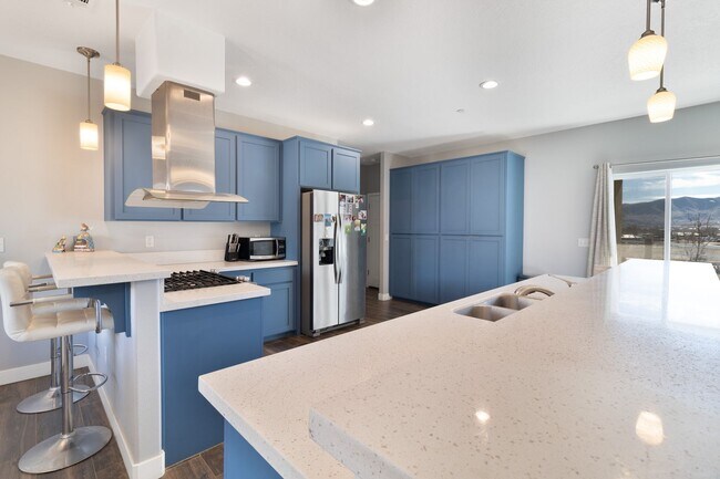 Building Photo - Beautiful 4 Bed 3 Bathroom