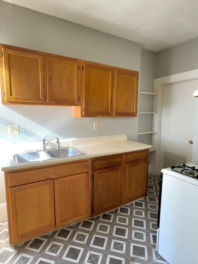 Building Photo - 889-895 East Fulton Street