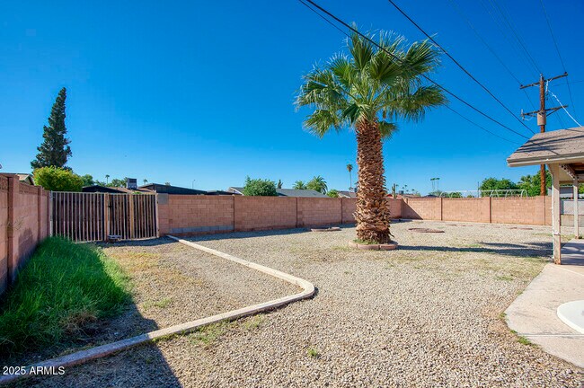 Building Photo - 1881 E Concorda Dr