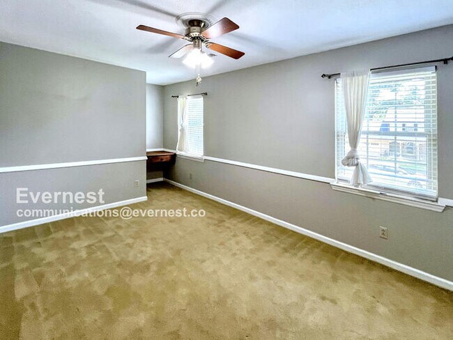 Building Photo - Beautiful 4 Bed & 2.5 Bath Home in Hixson ...