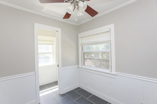 Building Photo - Cape Cod Rental Available in Norfolk!