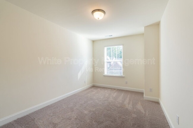 Building Photo - 1556 Cedar Tree Dr