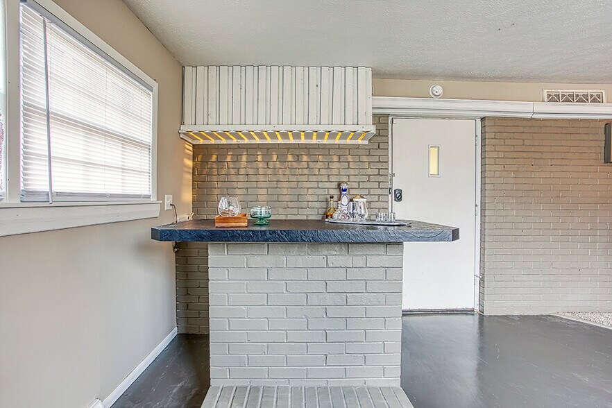 Building Photo - 1911 S Saratoga Ave