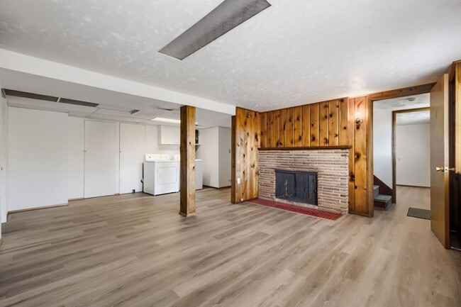Building Photo - Recently Updated 3 Bed 2 Bath Seattle Home w/ Attached Garage!