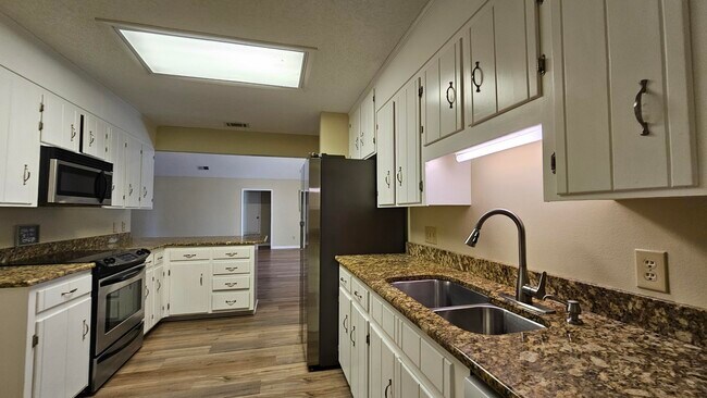 Building Photo - 2816 Whisper Pine Dr