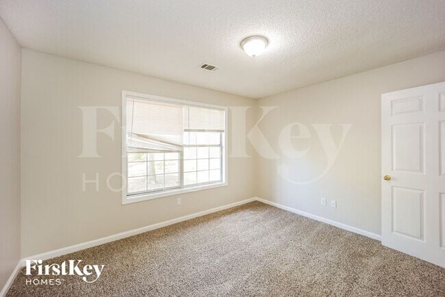 Building Photo - 390 Fox Meadow Dr