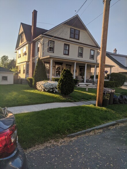 Building Photo - 2011 Capouse Ave