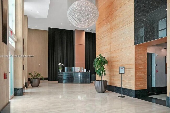 Building Photo - 950 Brickell Bay Dr