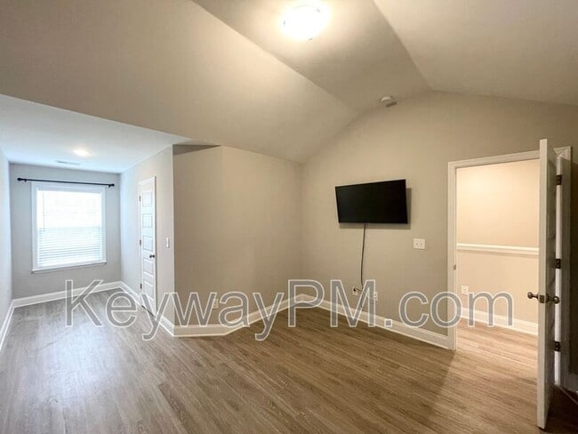 Building Photo - 301 Sumac Trail