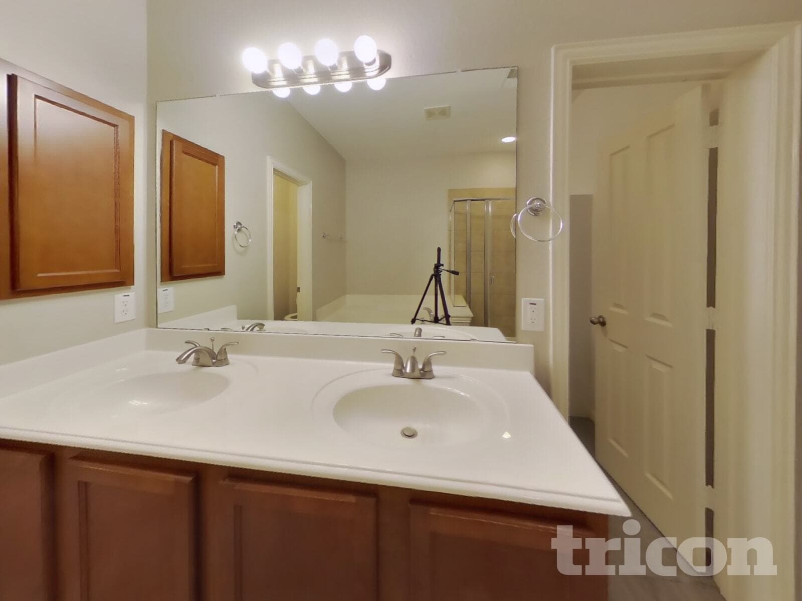 Building Photo - 2413 Castle Creek Dr