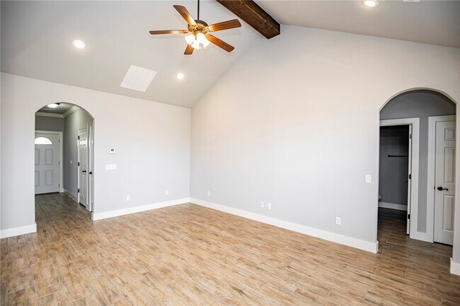 Building Photo - 307 Alder St