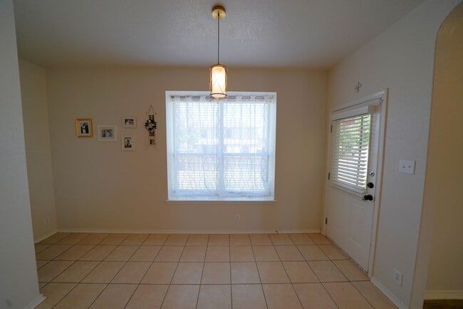 Building Photo - Beautifully Maintained Home in Schertz Now Available. Realtor Commission: $500