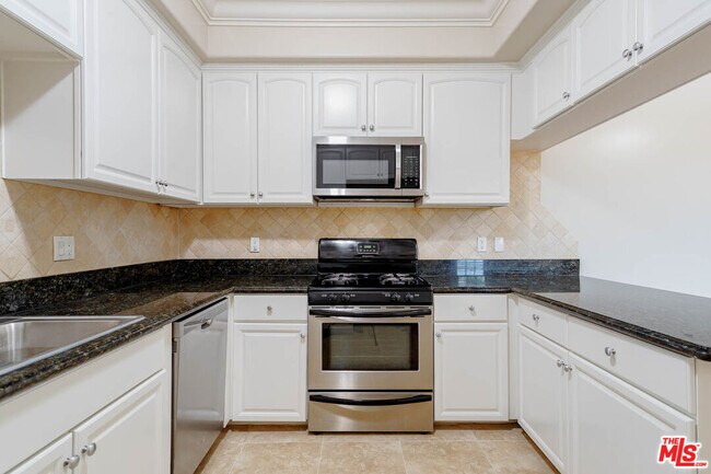 Building Photo - 421 E Santa Anita Ave