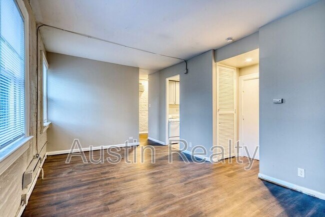 Building Photo - 324 N.Newstead