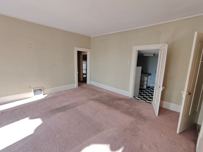 Building Photo - 26 E Mechanic St