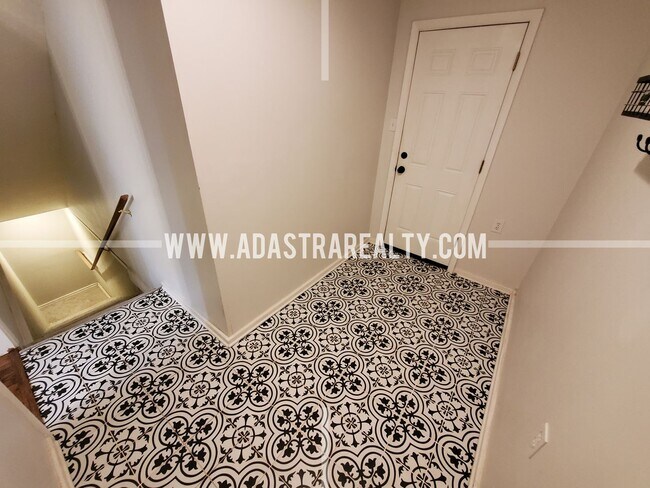 Building Photo - Beautiful Home in the Heart of Overland Pa...