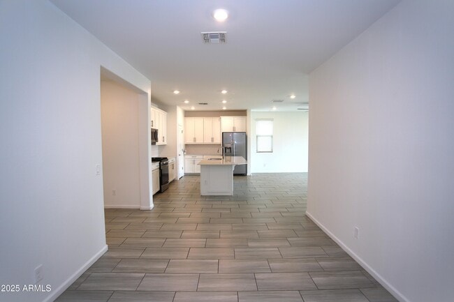 Building Photo - 9127 W Minnezona Ave