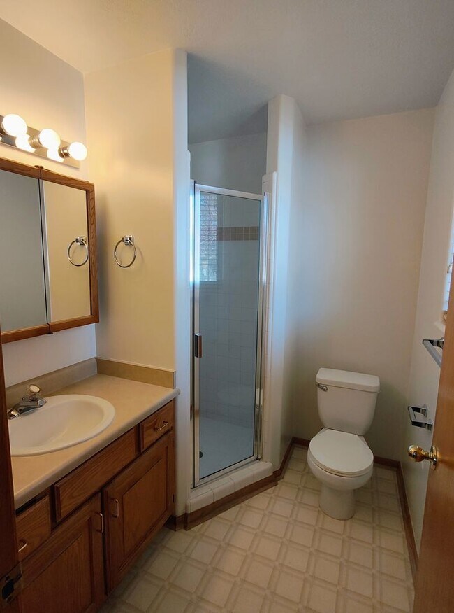 Building Photo - 5 BD 3 BA 2900 sq ft HOME IN DRAPER.