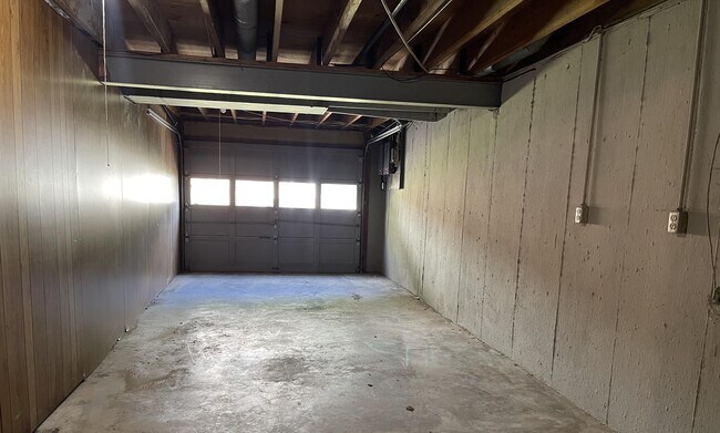 Building Photo - 3222 Woodward St