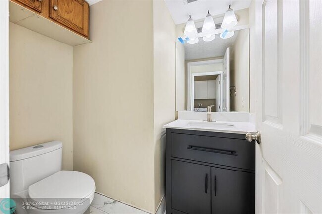 Building Photo - 3808 Miramontes Cir