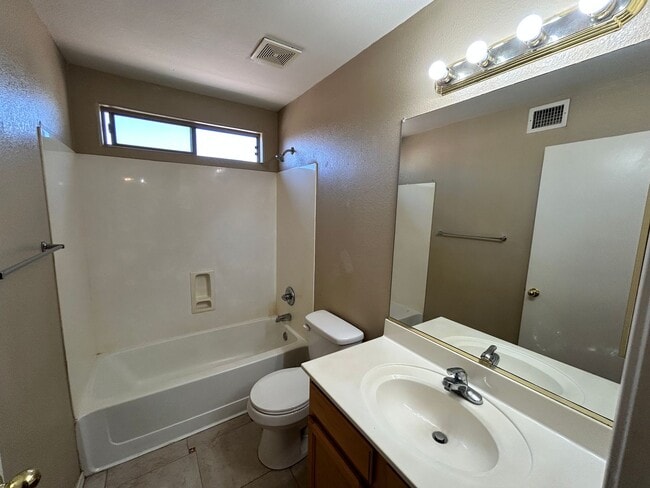 Building Photo - 3Bdm 2.5Ba Avondale Home with a Loft! *NO ...