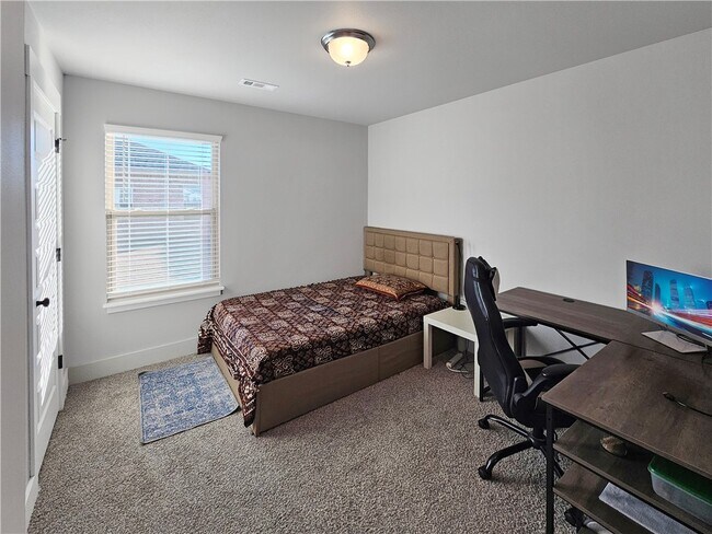 Building Photo - 2091 Bluebonnet Ln
