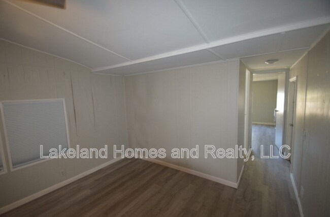 Building Photo - 4053 Bay Ave SE