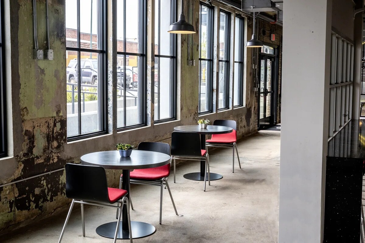 Building Photo - 711 N Front St