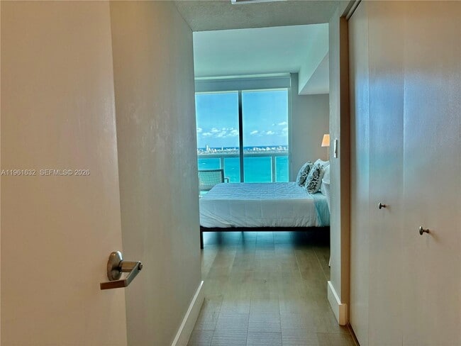 Building Photo - 1800 N Bayshore Dr