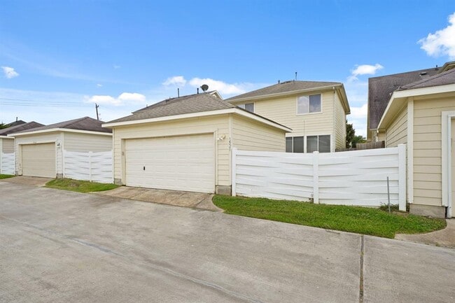 Building Photo - 1521 Nichole Woods Dr