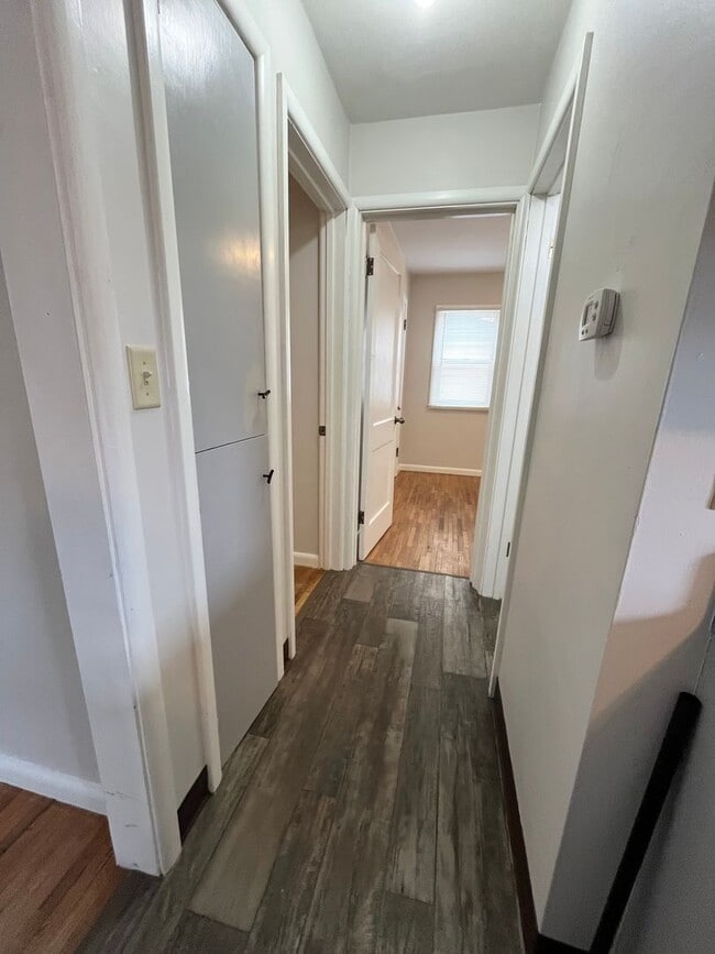 Building Photo - 2 Bed/1 Bath Rental Home!