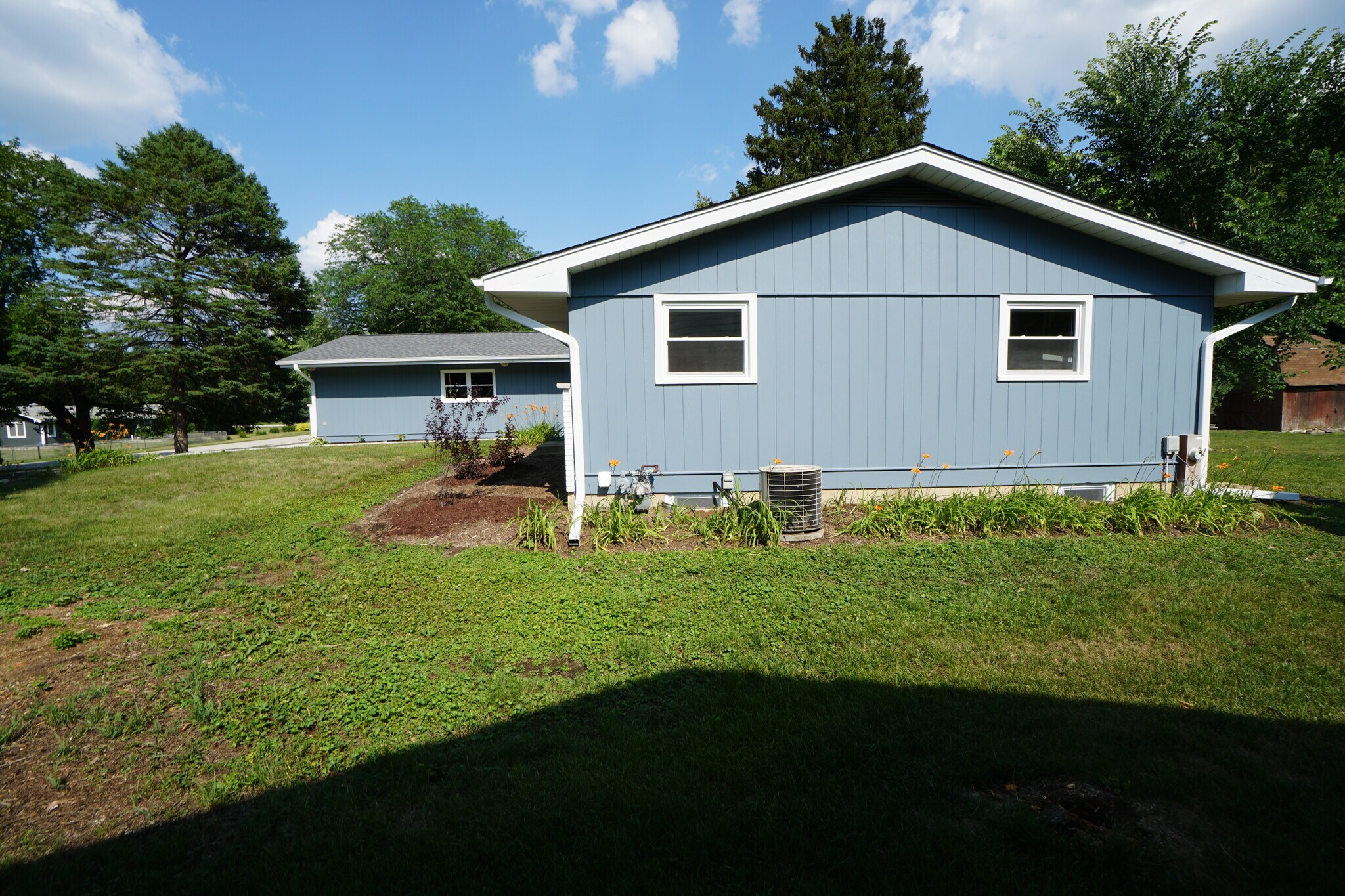 Building Photo - 28W383 Behrs Circle Dr S