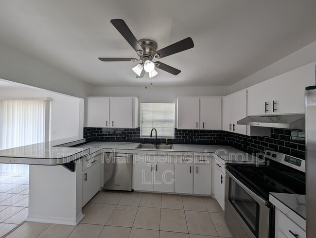 Building Photo - 1101 Lodge Cir