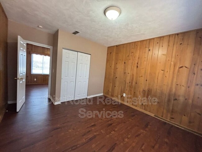 Building Photo - 110 N Heinkel Rd