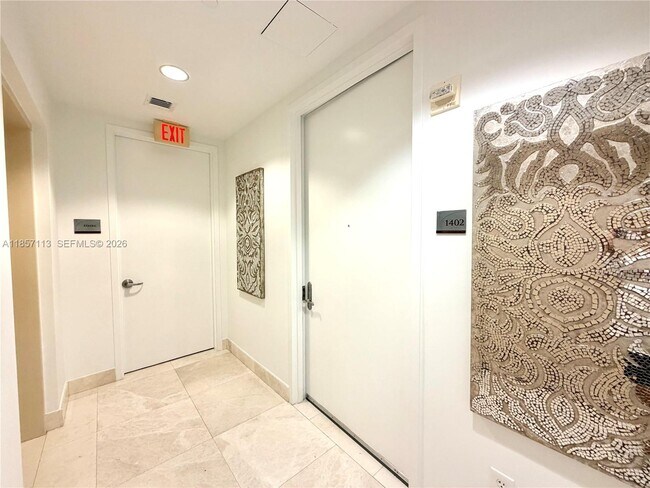 Building Photo - 16001 Collins Ave